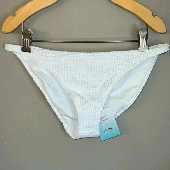 The Tropez Crochet Bikini Bottom in‎ White Size Large - Picture 2 of 6